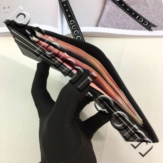 グッチ財布 レプリカ着用イメージ